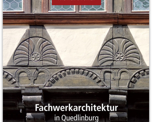 Cover des Architekturführer "Fachwerkarchitektur in Quedlinburg" von Elmar Arnhold und Sándor Kotyrba.