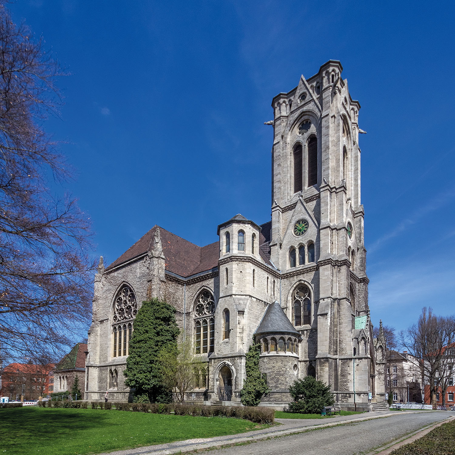 Südwestansicht der historistischen St. Pauli-Kirche i, Östlichen Ringgebiet in Braunschweig. Südwestansicht der historistischen St. Pauli-Kirche i, Östlichen Ringgebiet in Braunschweig.