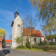 Südwestansicht der Dorfkirche in Hemkenrode im Landkreis Wolfenbüttel in Niedersachsen