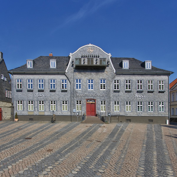 Westfassade vom Kaiserringhaus am Markt 6 in Goslar