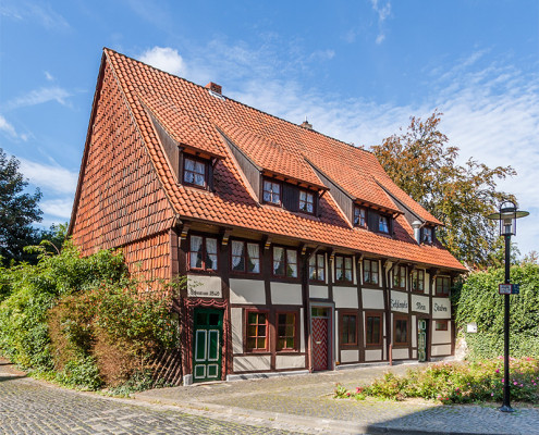 Zweigeschossiges, ehemaliges Kirchenhaus aus dem Jahr um 1540 am Friedhof des Martinikloster.