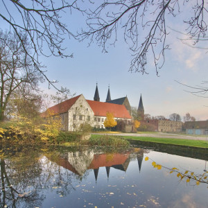 Bilder vom ehemaligen Augustiner-Chorherrenstift Kloster Hamersleben, einer Säulenbasilika mit Chor an der Straße der Romanik.