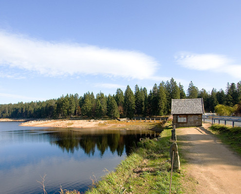 Landschaftsfotografie vom Oderteich im Harz als Teil des Oberharzer Wasserregals, das zum UNESCO-Weltkulturerbe zählt von Sándor Kotyrba.