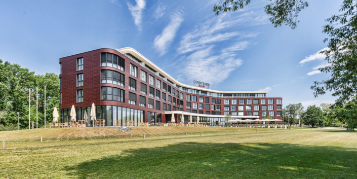 Courtyard by Mariott, Allerpark Wolfsburg | Sándor Kotyrba Architekturfotografie Allerpark Wolfsburg, Courtyard by Mariott | Sándor Kotyrba Architekturfotografie