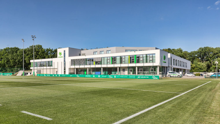 Allerpark Wolfsburg, Trainingsgelände | Sándor Kotyrba Architekturfotografie