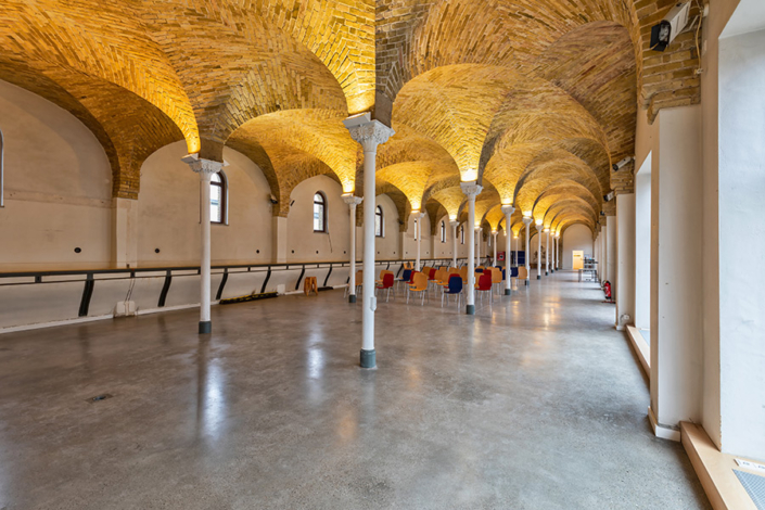 Kiezraum Dragonerareal Berlin-Kreuzberg (#424A3073) | Architekturfotografie Kielraum Dragonerareal Berlin-Kreuzberg | Sándor Kotyrba Architekturfotografie