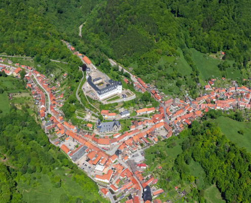 Luftbild vom Schloss Stolberg im Harz aus Richtung Süden.