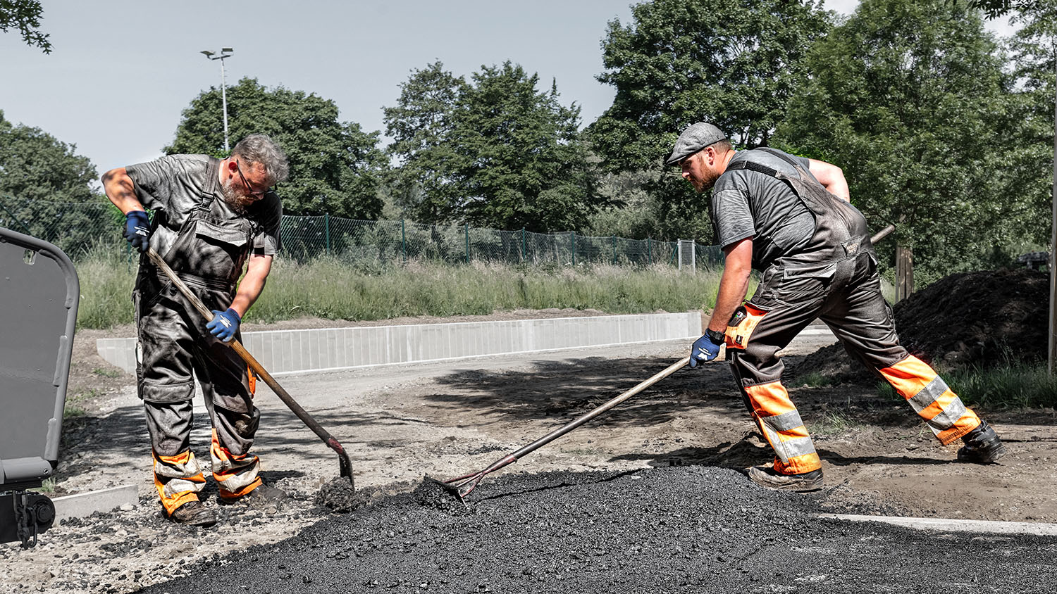 asphaltkolonne-strassenbau-braunschweig-424A8774