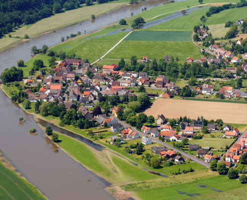 Luftbild von Wahmbeck bei Bodenfelde im Landkreis Northeim in Niedersachsen.