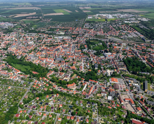 Luftbild der Innenstadt von Aschersleben mit den nördlichen Stadtteilen aus Richtung Süden.
